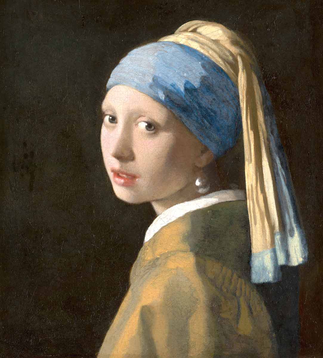 la chica de la perla de Johannes Vermeer, La joven gira la cabeza hacia el espectador con los labios entreabiertos, como si fuera a hablar, destacando sobre un fondo oscuro opaco. La luz impacta de lleno en su turbante azul y dorado